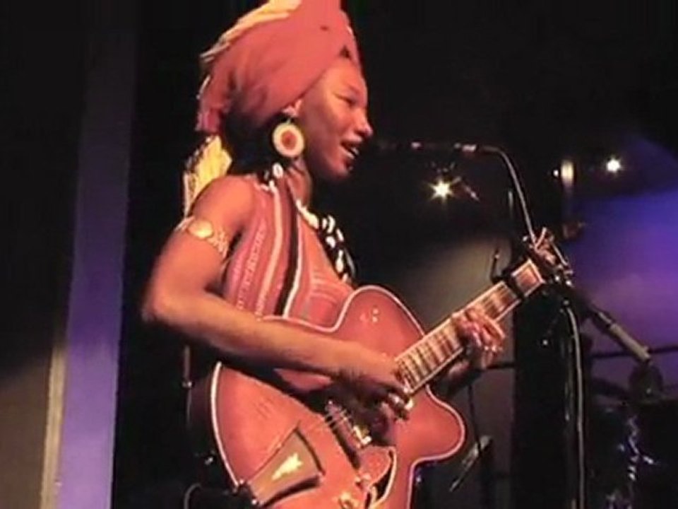 Fatoumata Diawara - Kele live at Jazz Cafe