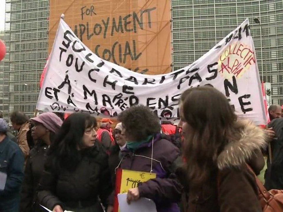 Austérité: les syndicats européens sonnent l'alarme à Bruxelles