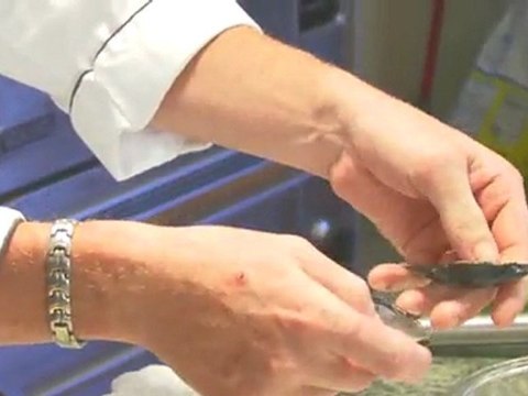 How to Cook Mussels with Tarragon Wine Vinaigrette