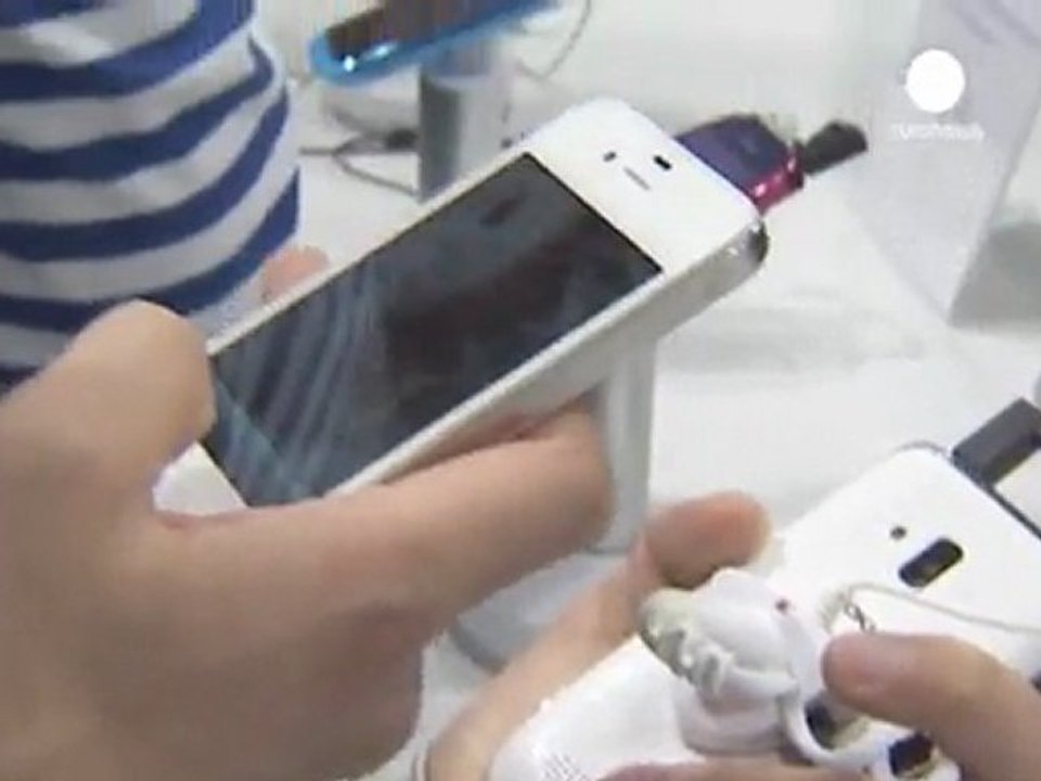 Téléphoner de l'étranger avec son mobile coûtera...