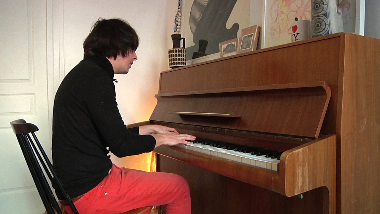 Julien Ribot chante "Love"