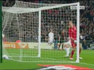 Angleterre 0 - 2 Pays-Bas | 58'  Huntelaar