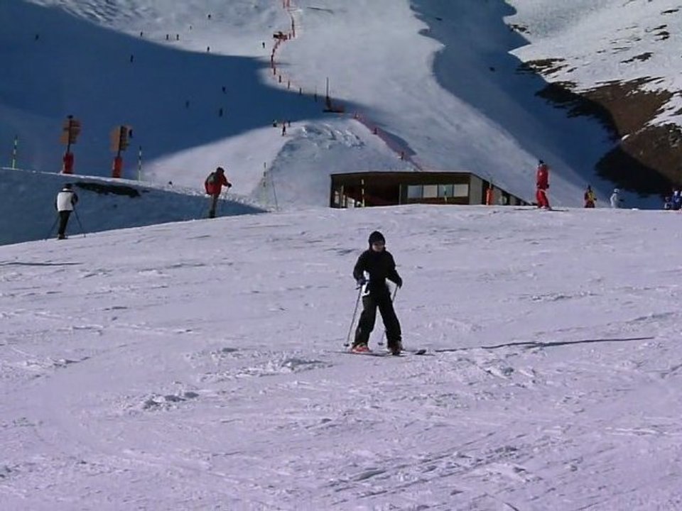 Doudou descend la piste verte "Milka"