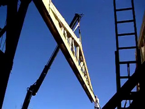 charpente (levage camion grue).mov