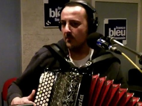 Laxamax dans les studios de France Bleu Limousin