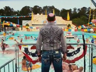 Piranha 3DD New Trailer