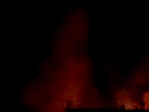 فري برس اشتعال النار بشاحنة براد تركية في مدينة الاتارب بريف حلب بعد قصفها من قبل الجيش الأسدي 29 2 2012