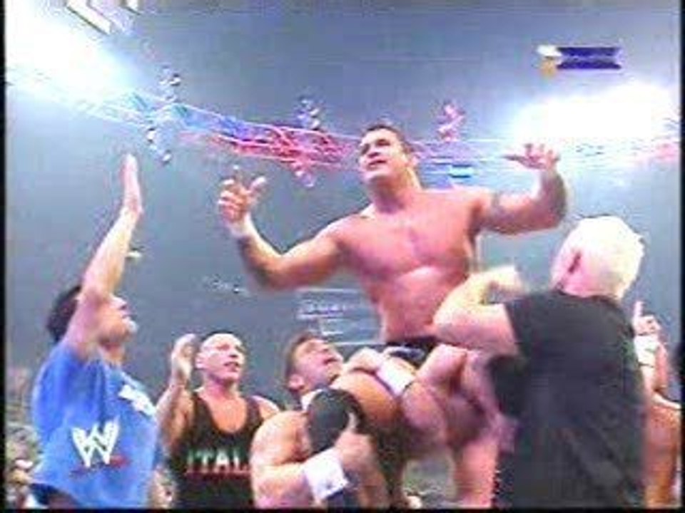 2005 11 27 - UNDERTAKER IS BACK!!!