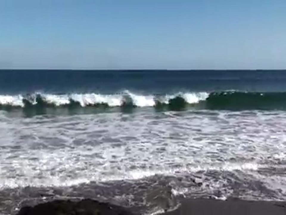 Hurricane Earl bodysurfing on the Atlantic coast in HI DEF