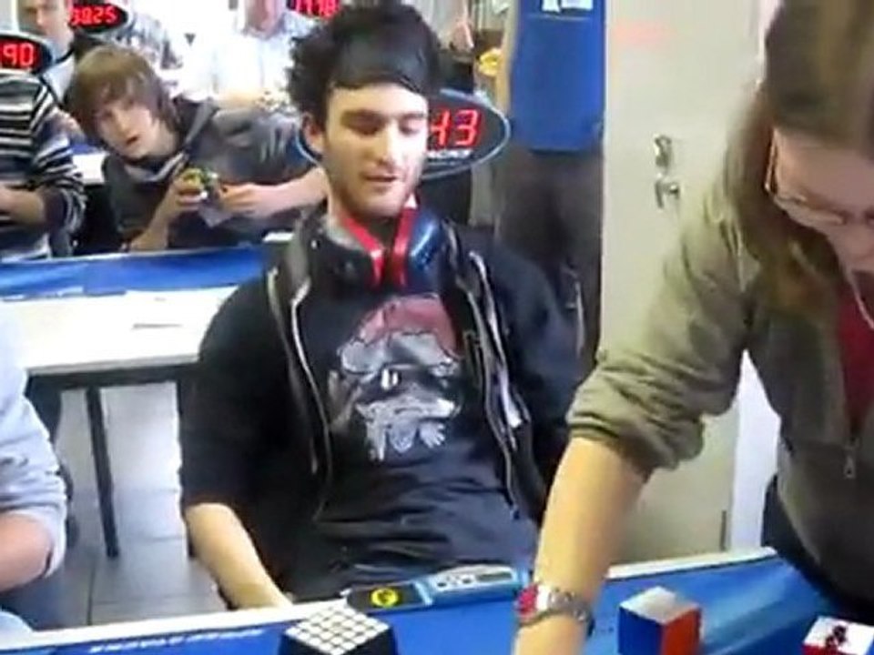 Record de Rubik’s Cube : Marcell Endrey arrive à le ...