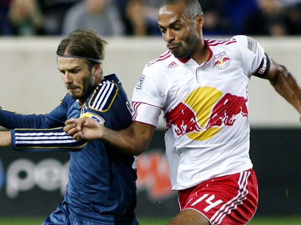 Thierry Henry marque face à David Beckham !