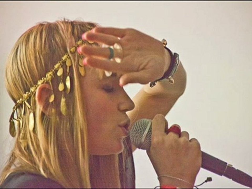 Grimes - Genesis (from upcoming 4AD Visions LP)