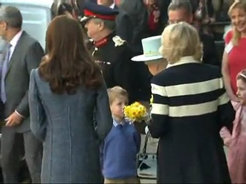 Queen and Kate visit Fortnum and Mason