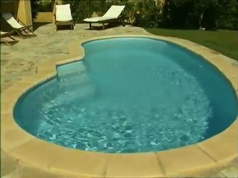 Piscine Lisbonne coque polyester par Corse Piscine