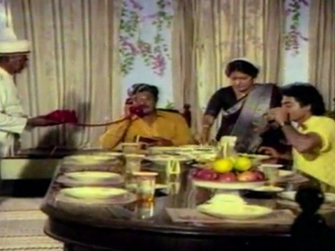 Ajeyudu - Sarada,Venkatesh And Satyanarayana Family Discussion