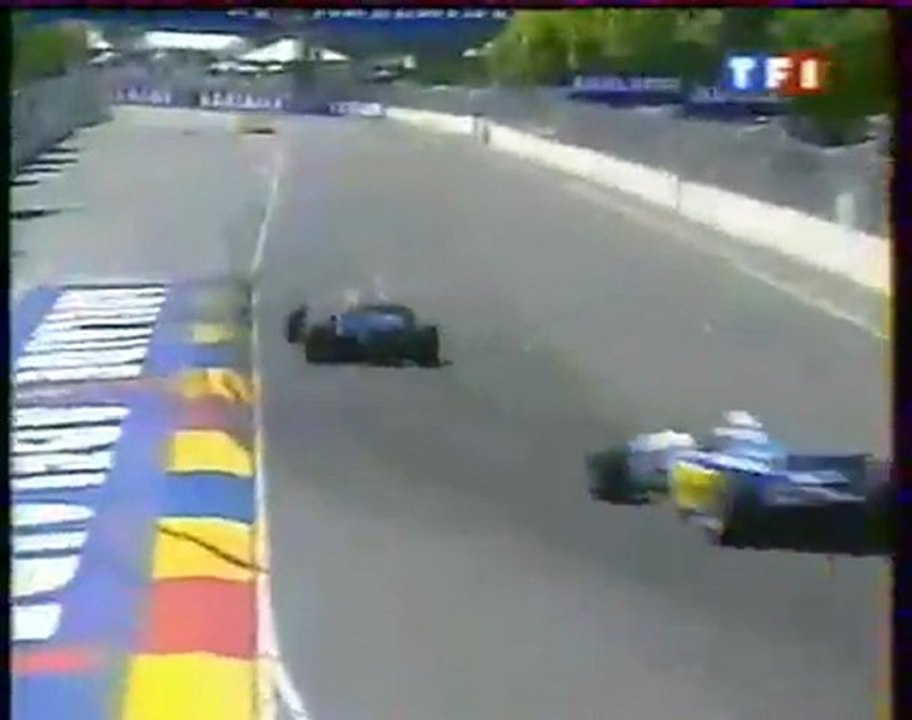 F1 1995 - Adelaide : Frentzen fait un mauvais geste à Brundle (en français)