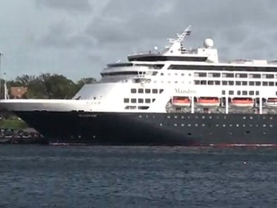 Cruise ships in Sydney Harbour