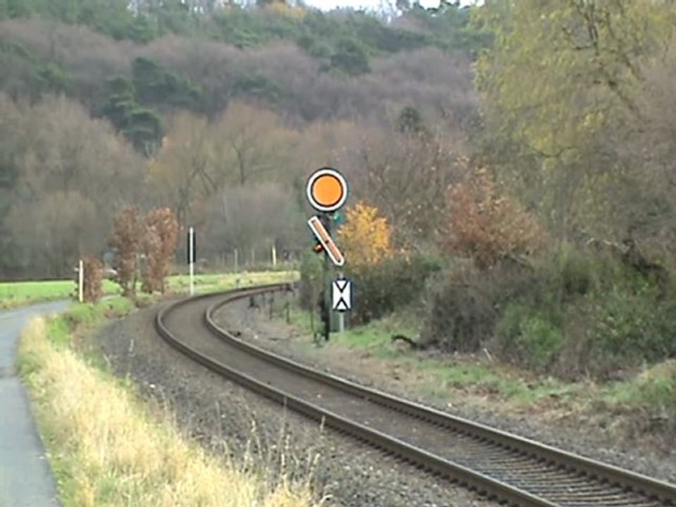 Vorsignal Witterschlick in Aktion. Langsame Fahrt
