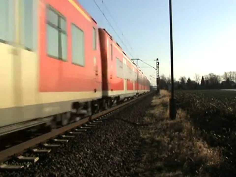 Zwei Personenzüge. Roisdorf bei Bonn. 06.01.2008