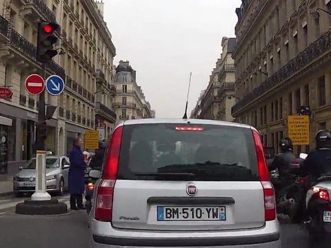 25 Comment se rendre au Salon des Miroirs depuis l'Arc de Triomphe