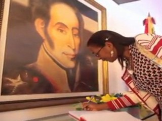 Primeros mensajes de Hugo Chávez tras ser operado en Cuba