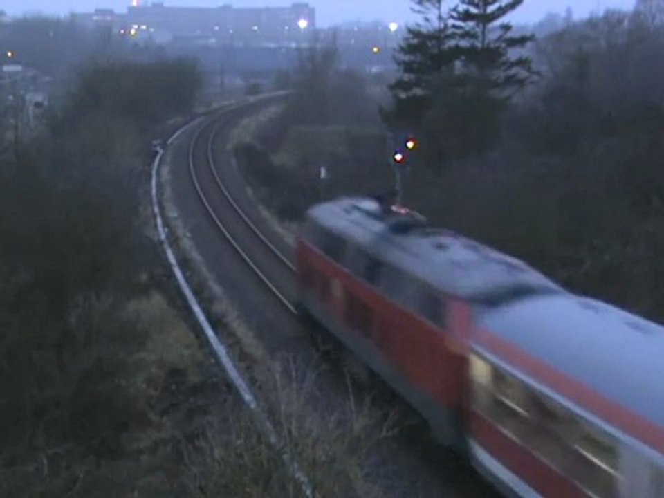 Flensburger Zug mit Diesellokbespannung BR218 Richtung Kiel