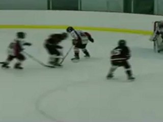 Video herunterladen: Tarek Foura goal - Junior Algerian ice hockey player in Canada