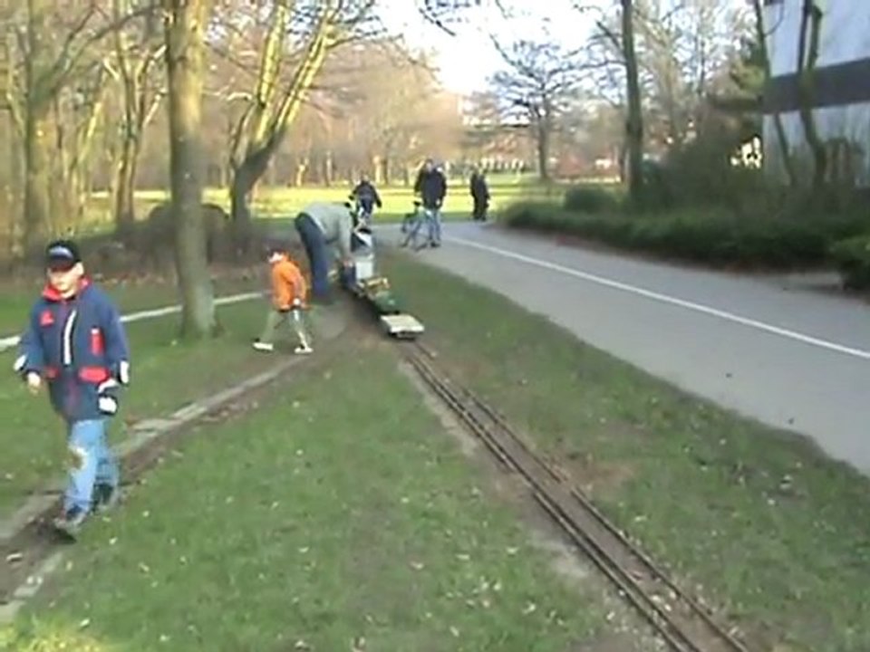 BR96 durchfährt mit viel Dampf den Hbf Stadtpark Leverkusen