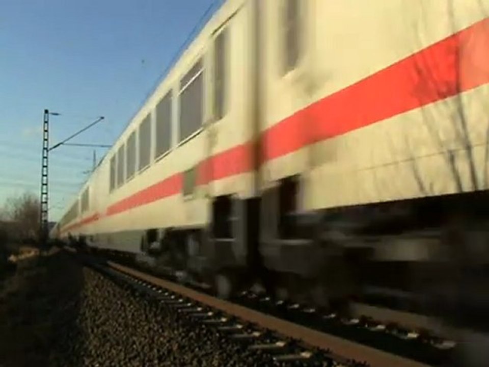 BR101 von Köln nach Bonn beim Bahnübergang nach Tannenbusch