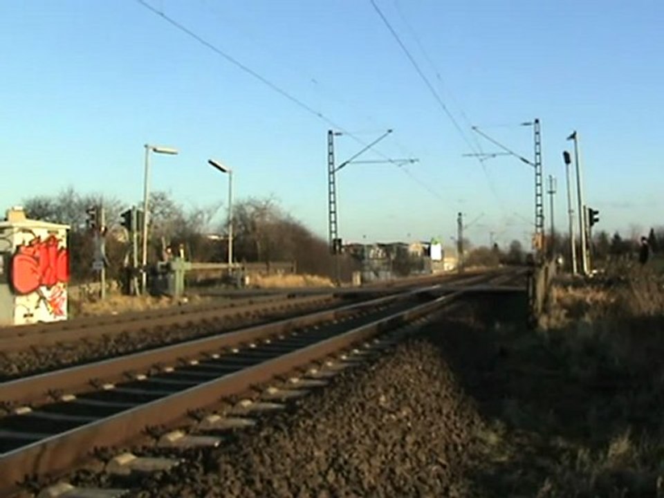 Br425 von köln nach bonn bei bahnübergang bonn - tannenbusch