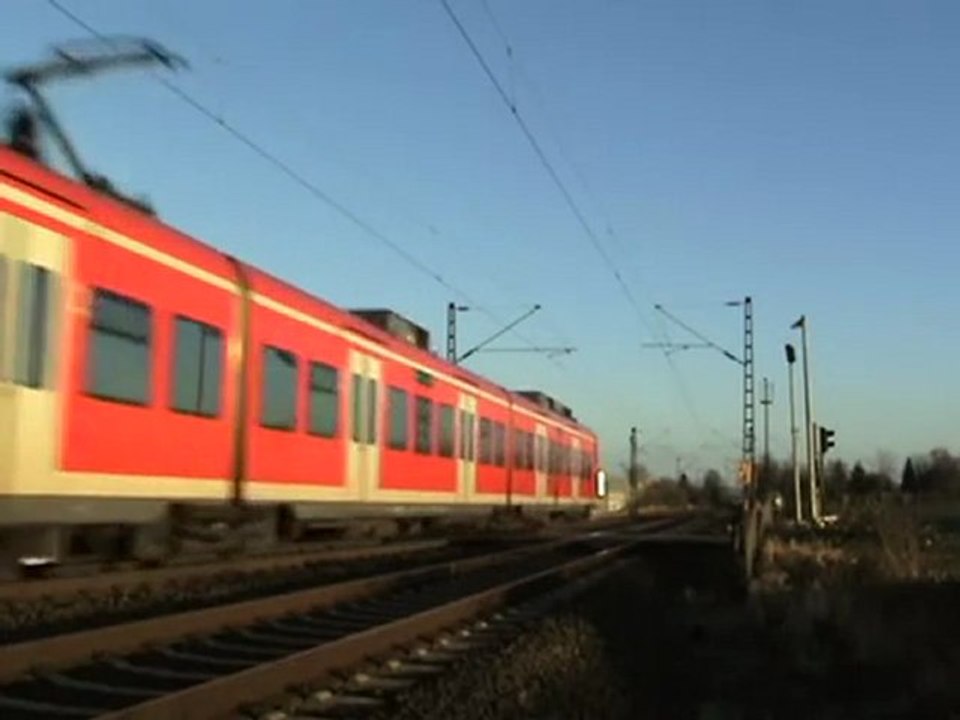 BR425 nach Köln mit Bahnübergangsaktion