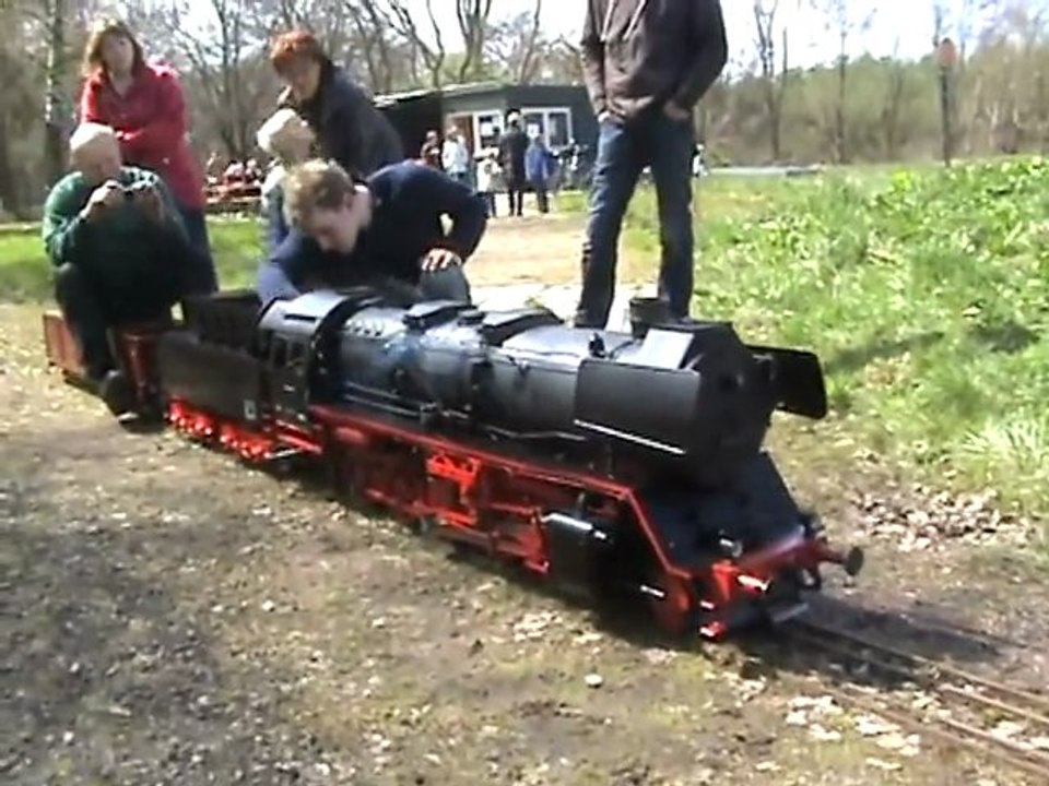 Reichsbahn BR50 durchquert den Bahnhof auf 7,25 Zoll Spur