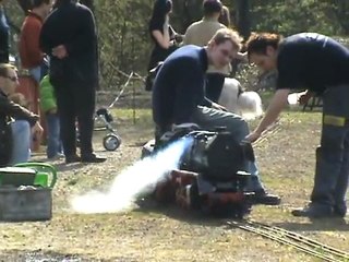 Diverse Lokomotiven verlassen den Bhf des DBC Sprockhoevel