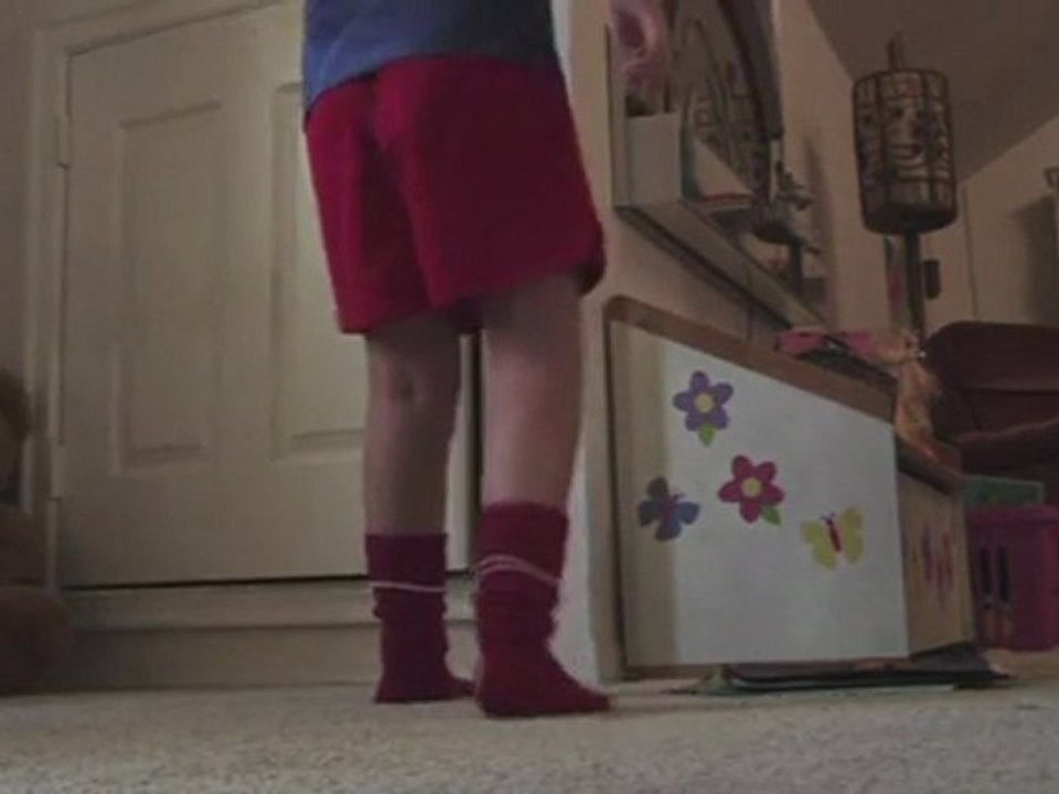 Paranormal Activity 3 - Extrait VF : « Seul les bébés ont des amis imaginaires »