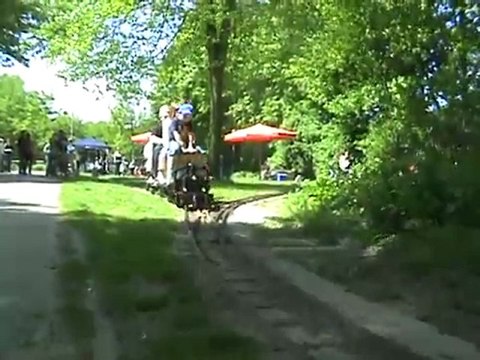 Köf mit Publikumszug verläßt den Bhf Dampfbahn Leverkusen