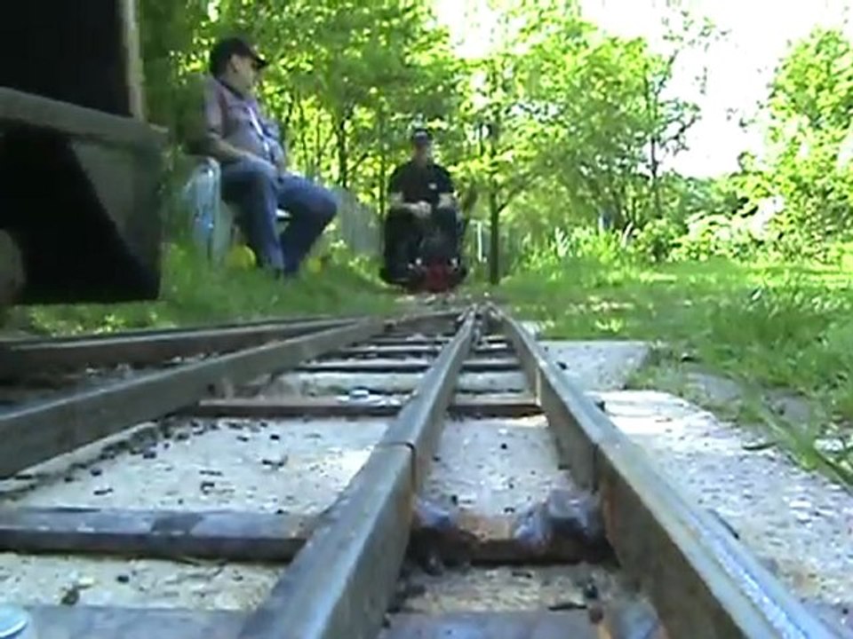 Köf und T3. Gefilmt aus der Froschperspektive Bhf Stadtpark