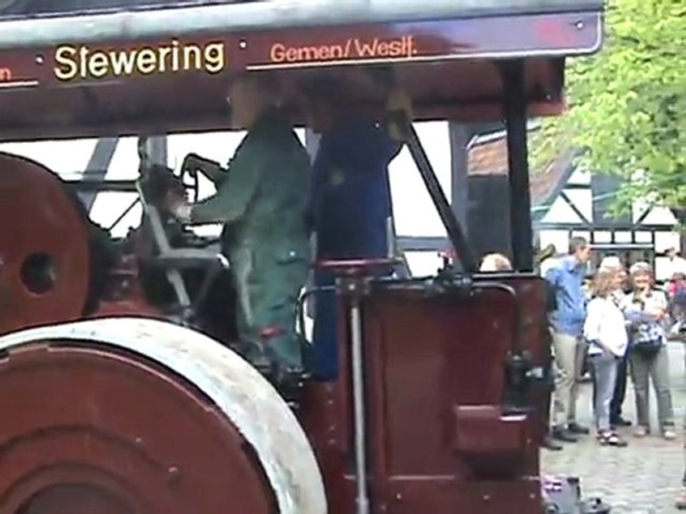 Frisch restauriertes Henschel Lokomobil fährt und rangiert