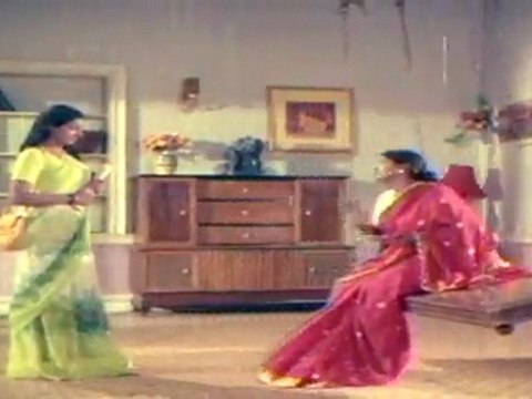 Kodallu Vastunnaru Jagratha -Soban Babu And Sarada meet In A Park