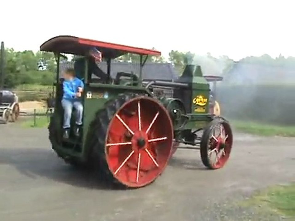 Amerikanische Rumely 'Oil-Pull' Kerosin-Lokomobile dreht ihre Runden im Freilichtmuseum Lindlar