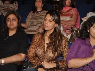 Gauri Khan's INDECENT WARDROBE MALFUNCTION