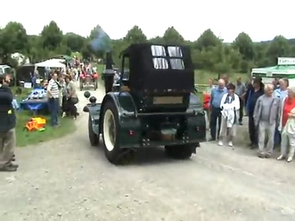 Lanz Bulldog setzt sich in Bewegung in Lindlar