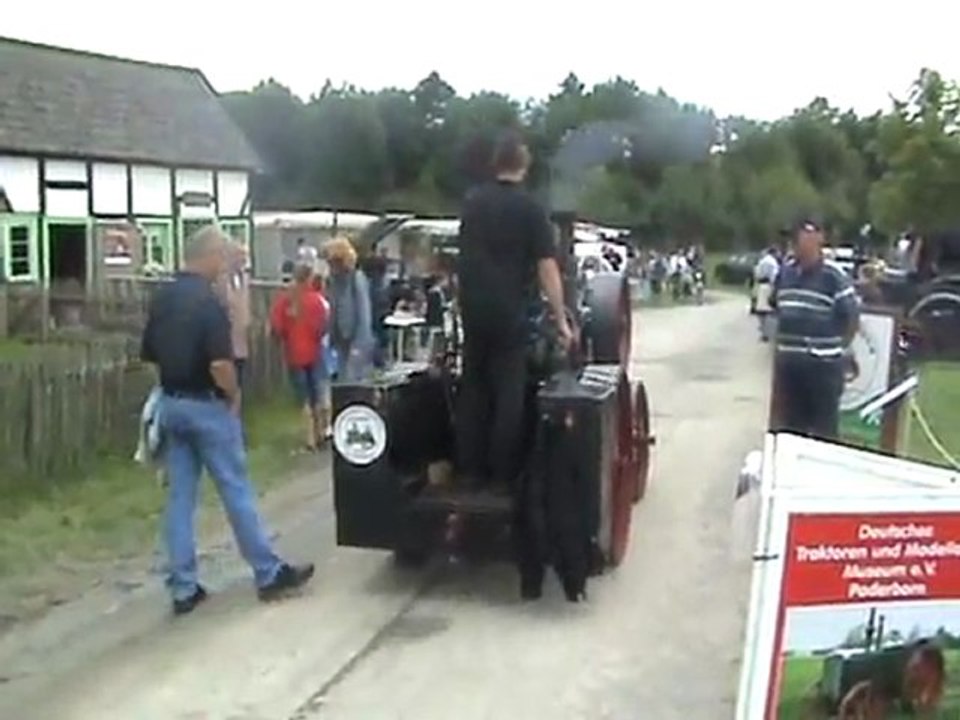 Kleinstes je gebautes Case Lokomobile fährt in Lindlar umher