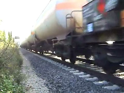 BR 152 von Railion fährt Bei Rheinbreitbach nach Signalhalt Richtung Köln Bonn Bad Honnef