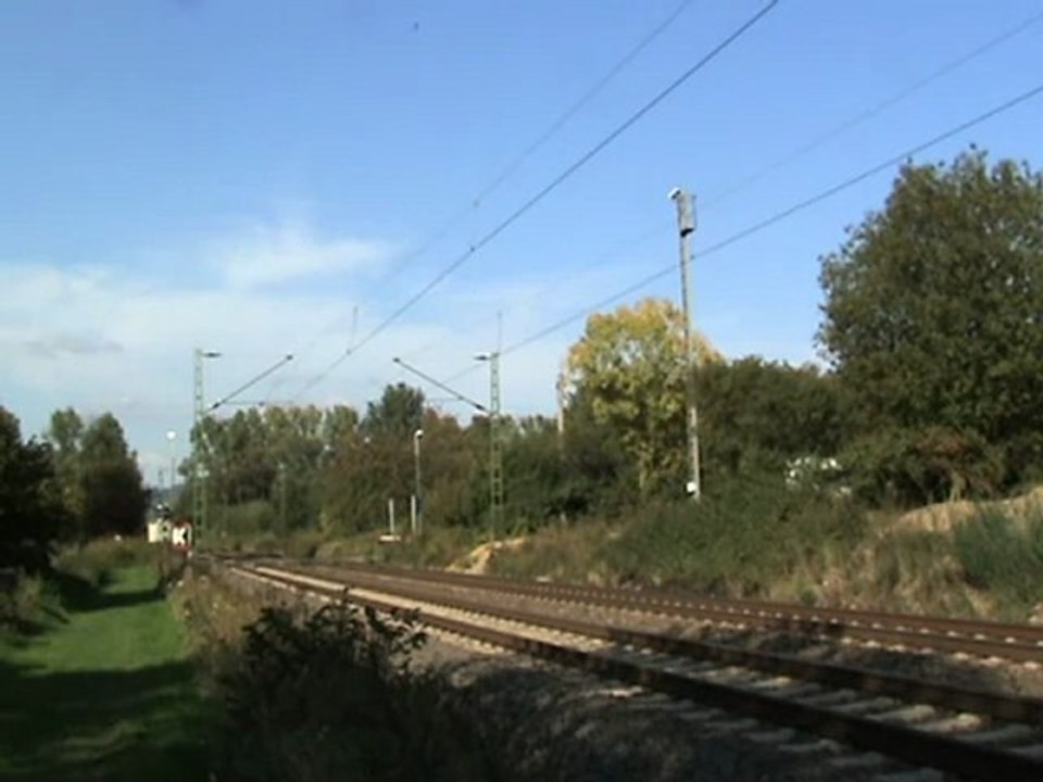 Langes Warten in Echtzeit am Bahnübergang Rheinbreitbach. Es kommen 2 X  BR 143 und 1 X Rail4Chem BR 185 Rail4Chem