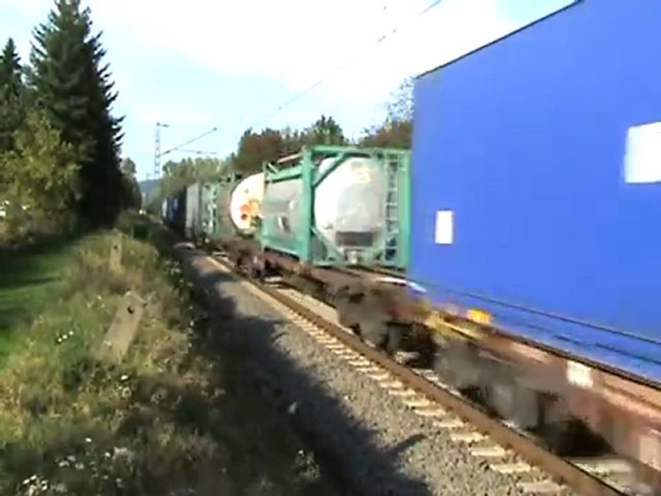 BR 185 mit Containerzug in Richtung Süden bei Rheinbreitbach