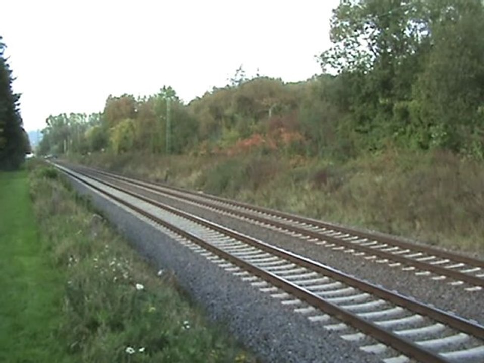 Reuschling V200  der Brohltalbahn nach Süden mit Hupen und Aufblenden bei Rheinbreitbach