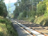 BR 185 mit gedeckten Güterwagen und Kesselwagen in Richtung Süden bei Rheinbreitbach