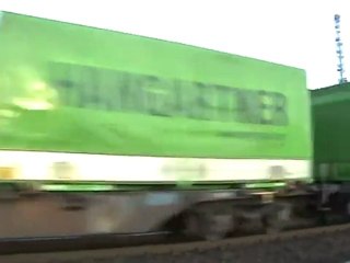 BR 151 mit Lastwagenaufliegern in Richtung Köln Bonn vor der Rheinbreitbacher Kurve