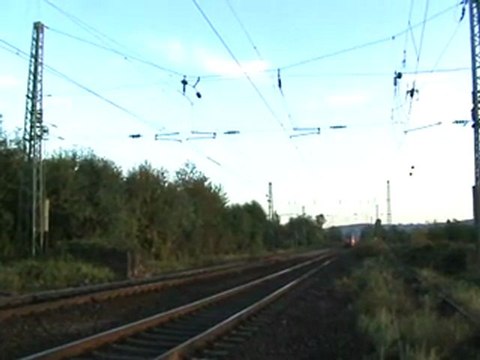 BR 425 kommt durch die Rheinbreibacher Kurve Richtung Linz am Rhein gefahren