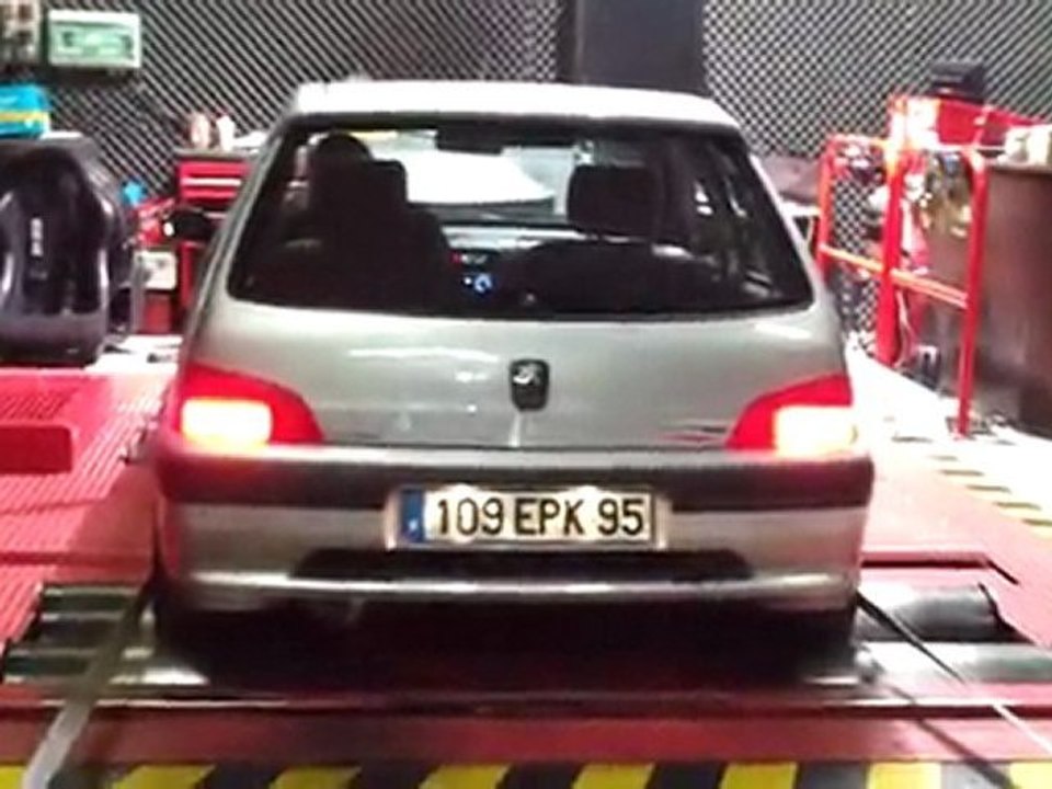 106S16 Miky mike passage au banc